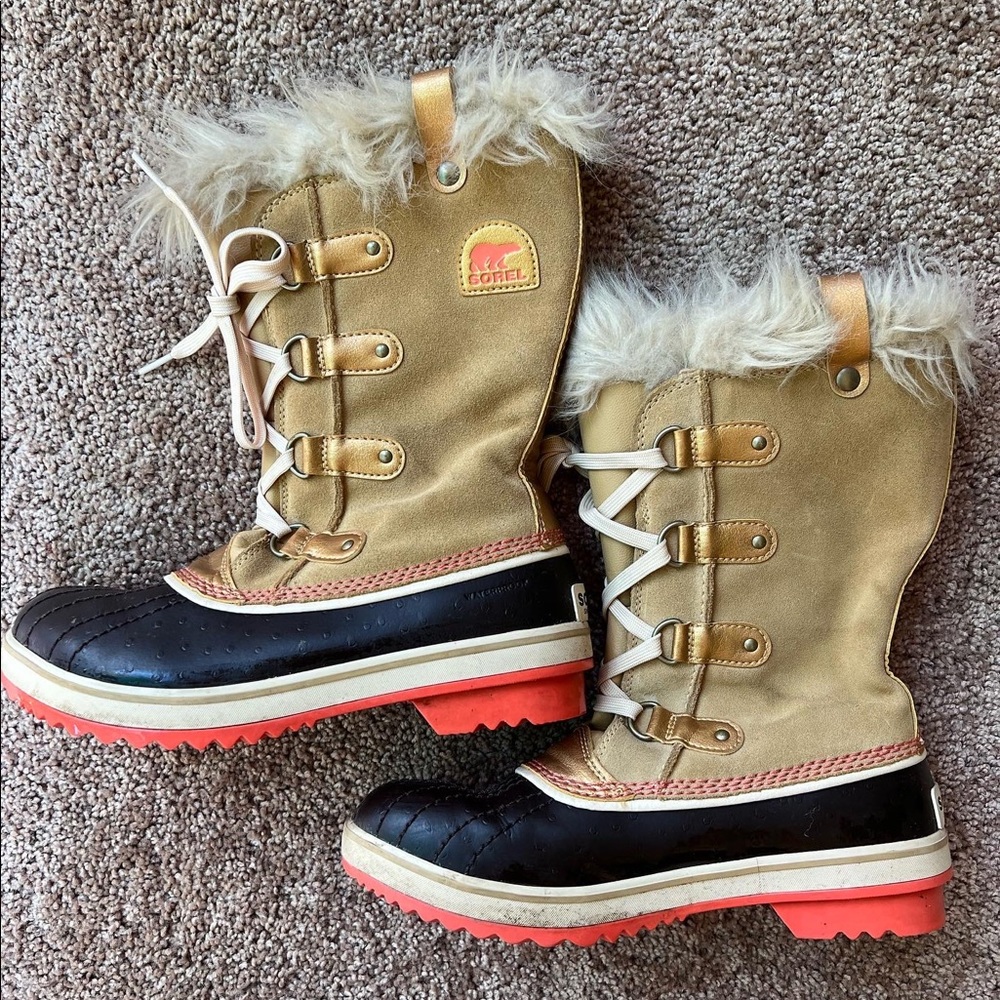 Sorel snow boots (kids size 6/womens 8)